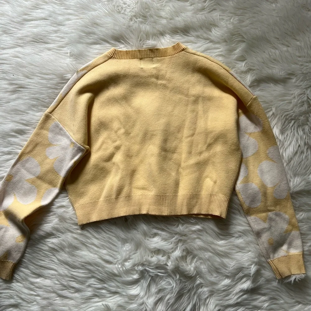 Luna Ivy Yellow Floral Print Cropped Sweater - Picture 7 of 7